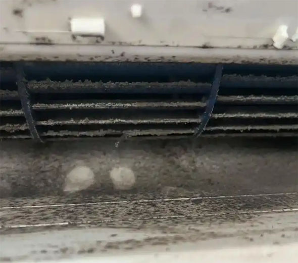 相城空调吹的风有股烧焦味是怎么回事